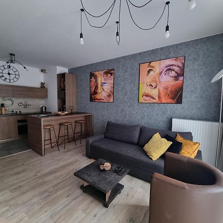 Q Apart Grand - Trzy Pokoje, Manufaktura, Klimatyzacja I Garaz Gratis, Netflix, Fv, Gwarancja Zadowolenia Lodz  Exterior photo