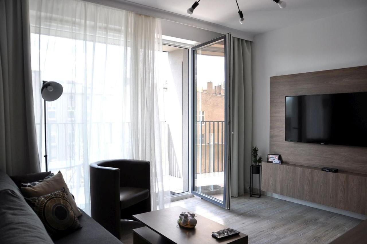 Q Apart Grand - Trzy Pokoje, Manufaktura, Klimatyzacja I Garaz Gratis, Netflix, Fv, Gwarancja Zadowolenia Lodz  Exterior photo