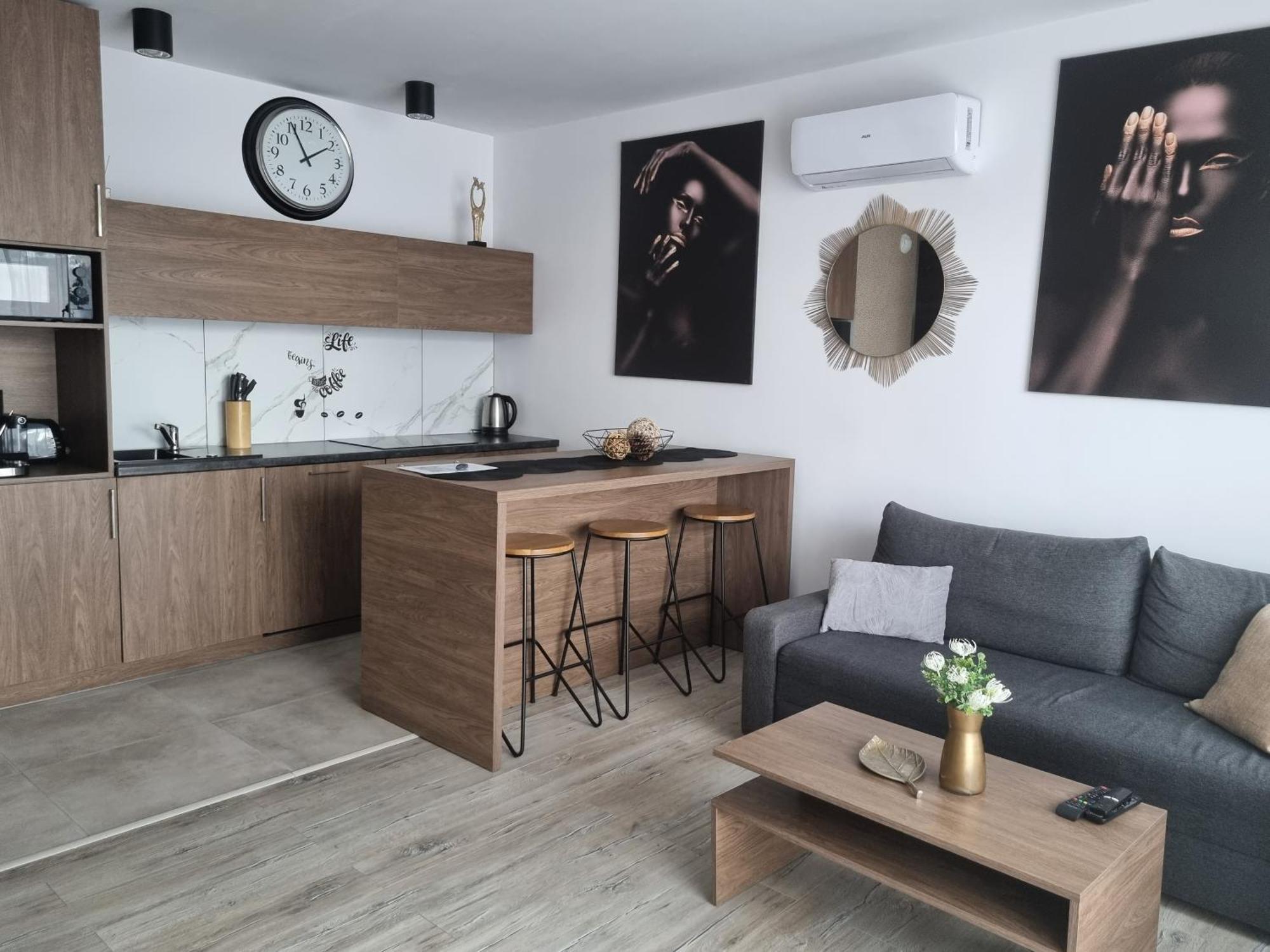 Q Apart Grand - Trzy Pokoje, Manufaktura, Klimatyzacja I Garaz Gratis, Netflix, Fv, Gwarancja Zadowolenia Lodz  Exterior photo