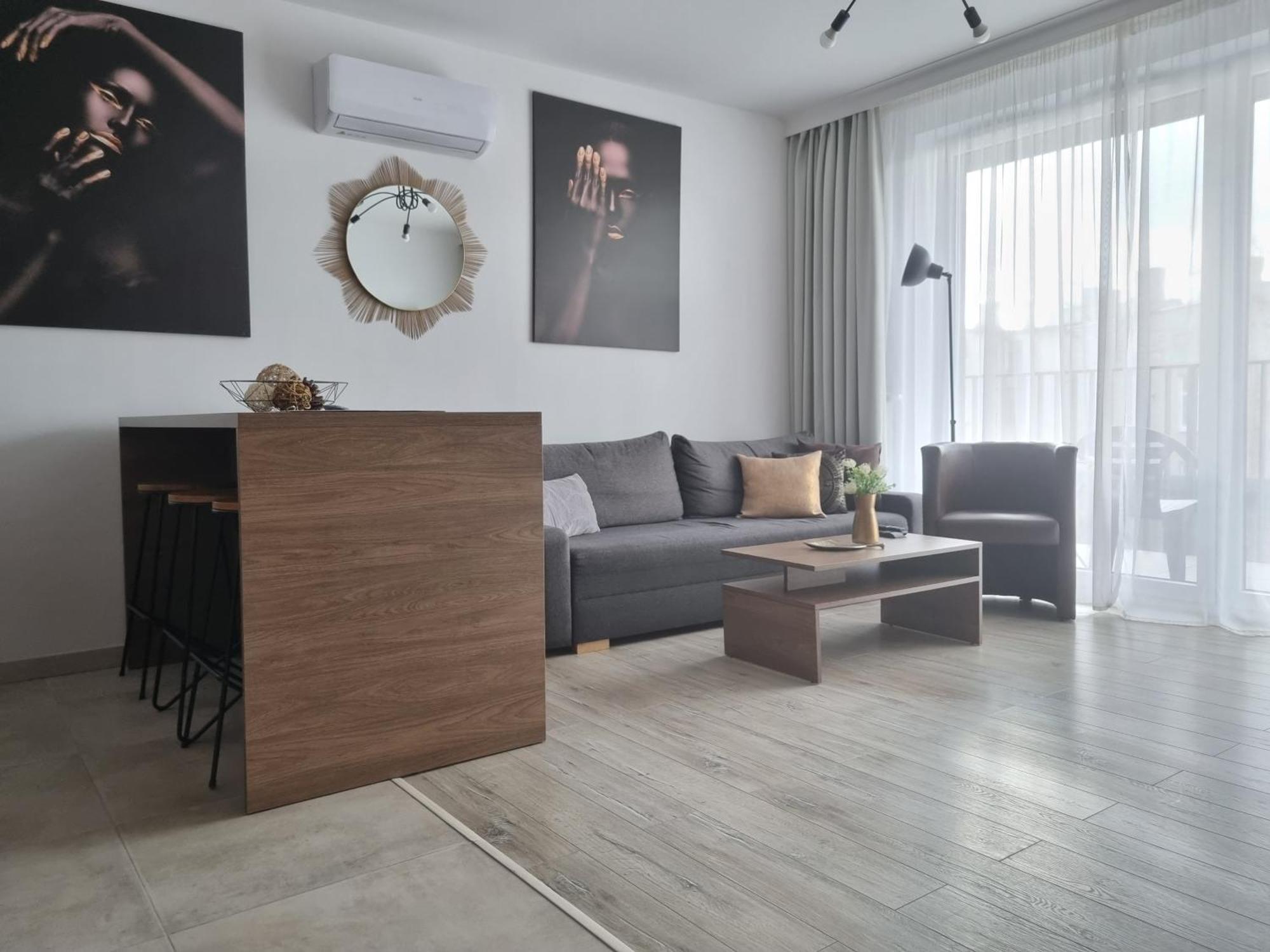 Q Apart Grand - Trzy Pokoje, Manufaktura, Klimatyzacja I Garaz Gratis, Netflix, Fv, Gwarancja Zadowolenia Lodz  Exterior photo