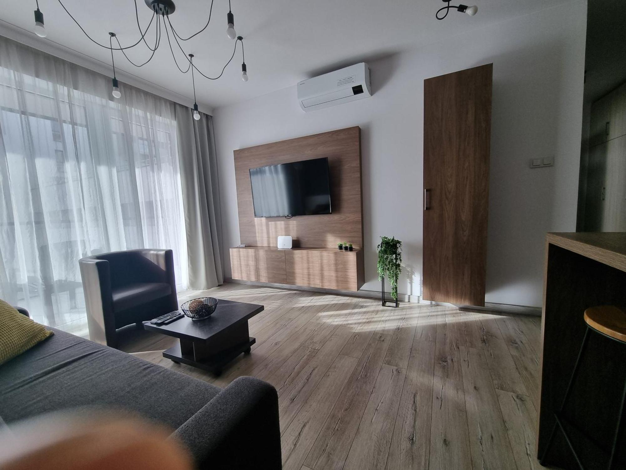 Q Apart Grand - Trzy Pokoje, Manufaktura, Klimatyzacja I Garaz Gratis, Netflix, Fv, Gwarancja Zadowolenia Lodz  Exterior photo