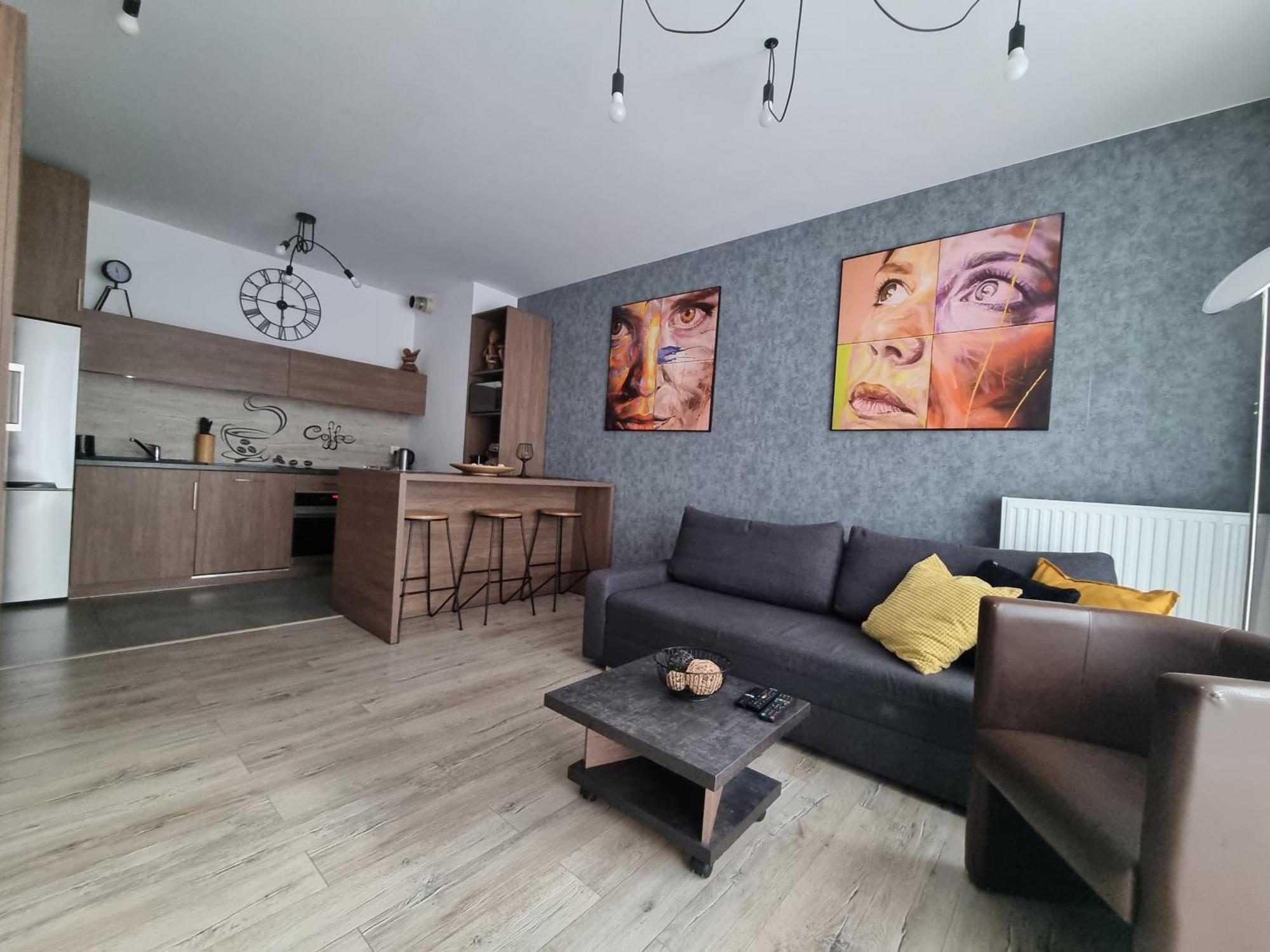 Q Apart Grand - Trzy Pokoje, Manufaktura, Klimatyzacja I Garaz Gratis, Netflix, Fv, Gwarancja Zadowolenia Lodz  Exterior photo