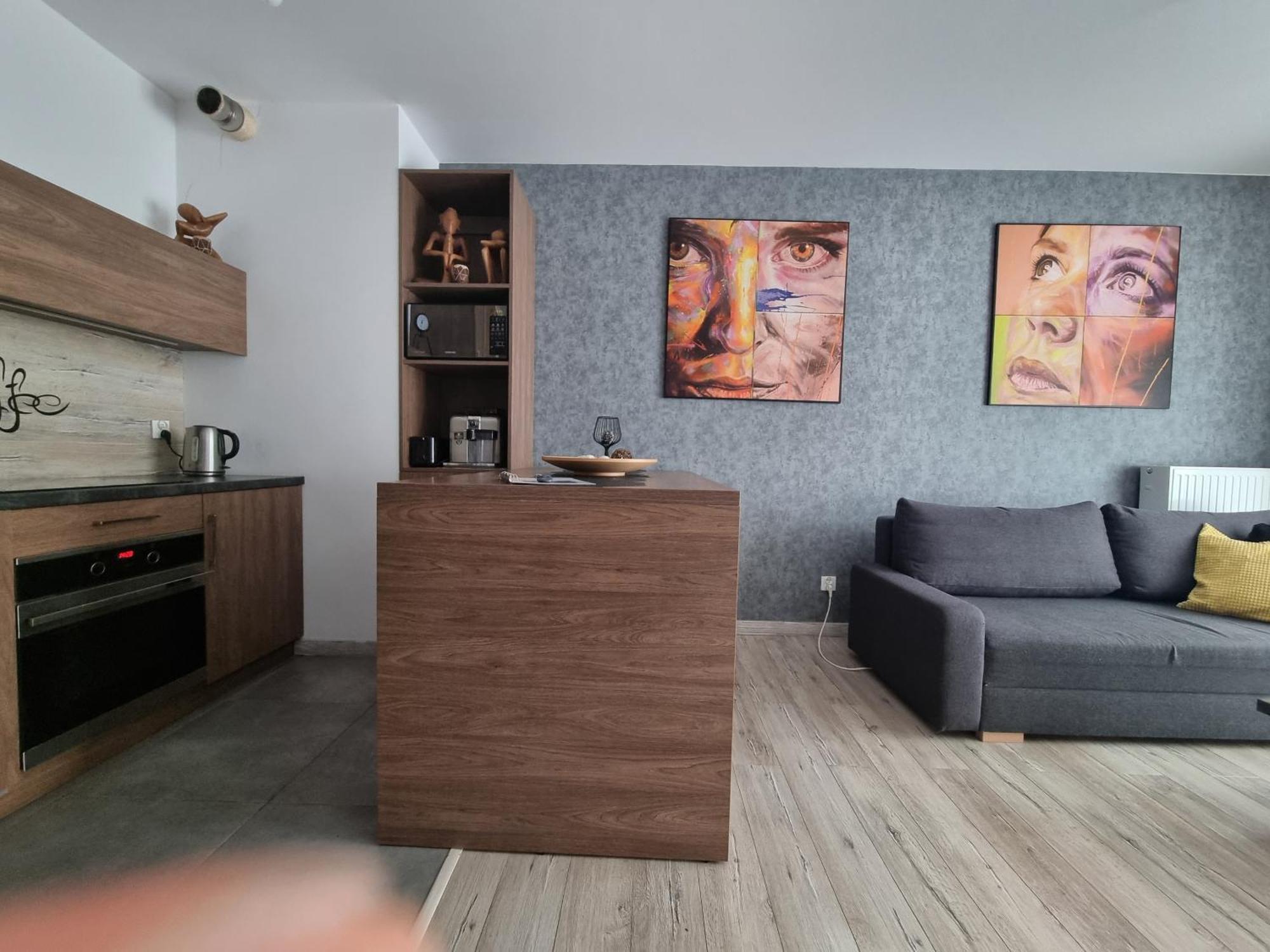 Q Apart Grand - Trzy Pokoje, Manufaktura, Klimatyzacja I Garaz Gratis, Netflix, Fv, Gwarancja Zadowolenia Lodz  Exterior photo