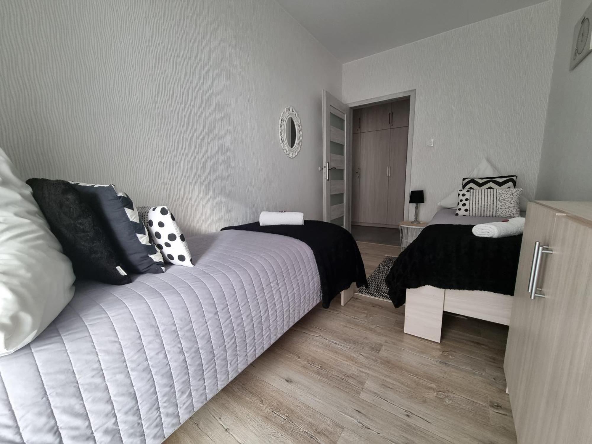 Q Apart Grand - Trzy Pokoje, Manufaktura, Klimatyzacja I Garaz Gratis, Netflix, Fv, Gwarancja Zadowolenia Lodz  Exterior photo