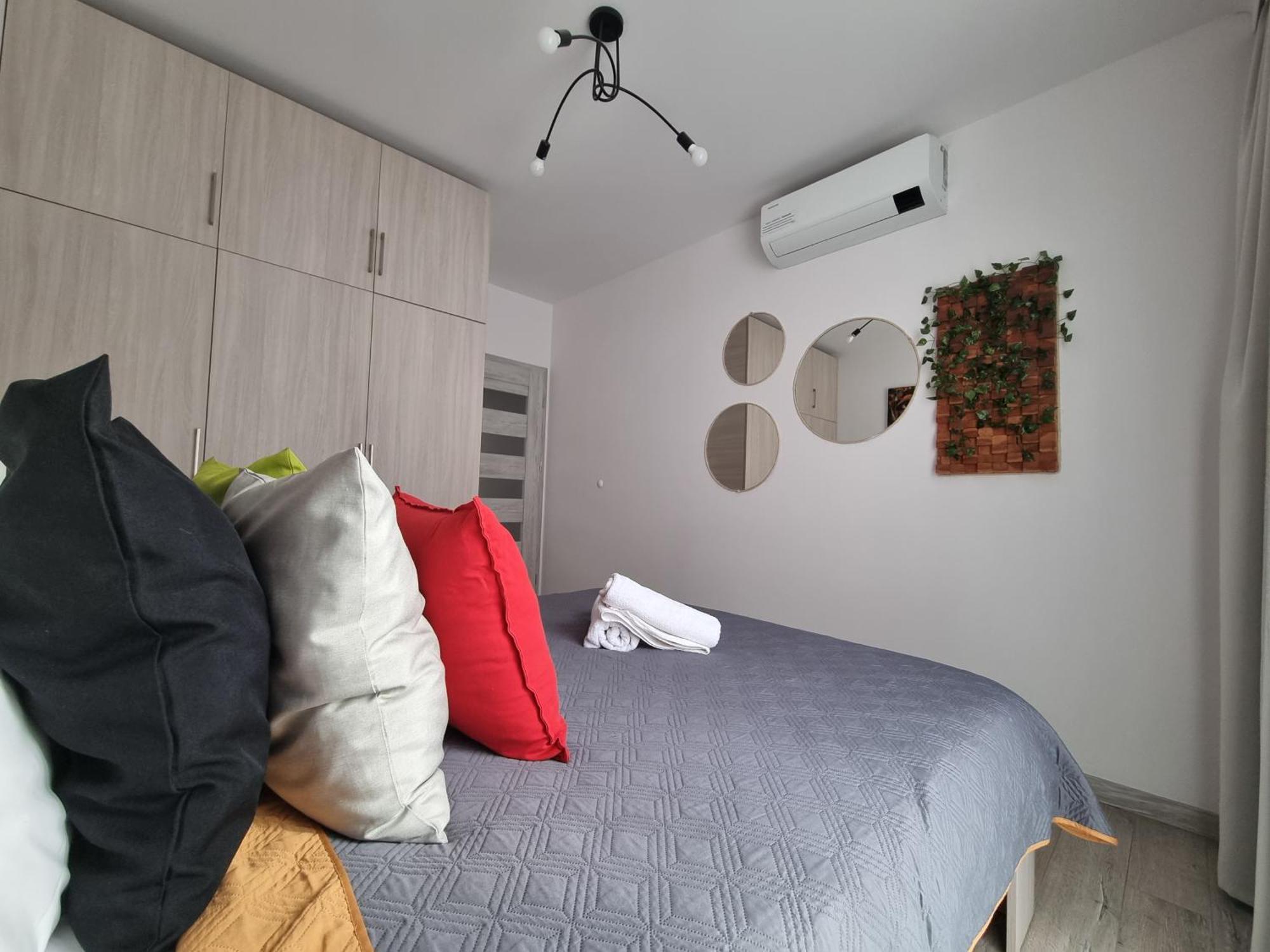 Q Apart Grand - Trzy Pokoje, Manufaktura, Klimatyzacja I Garaz Gratis, Netflix, Fv, Gwarancja Zadowolenia Lodz  Exterior photo